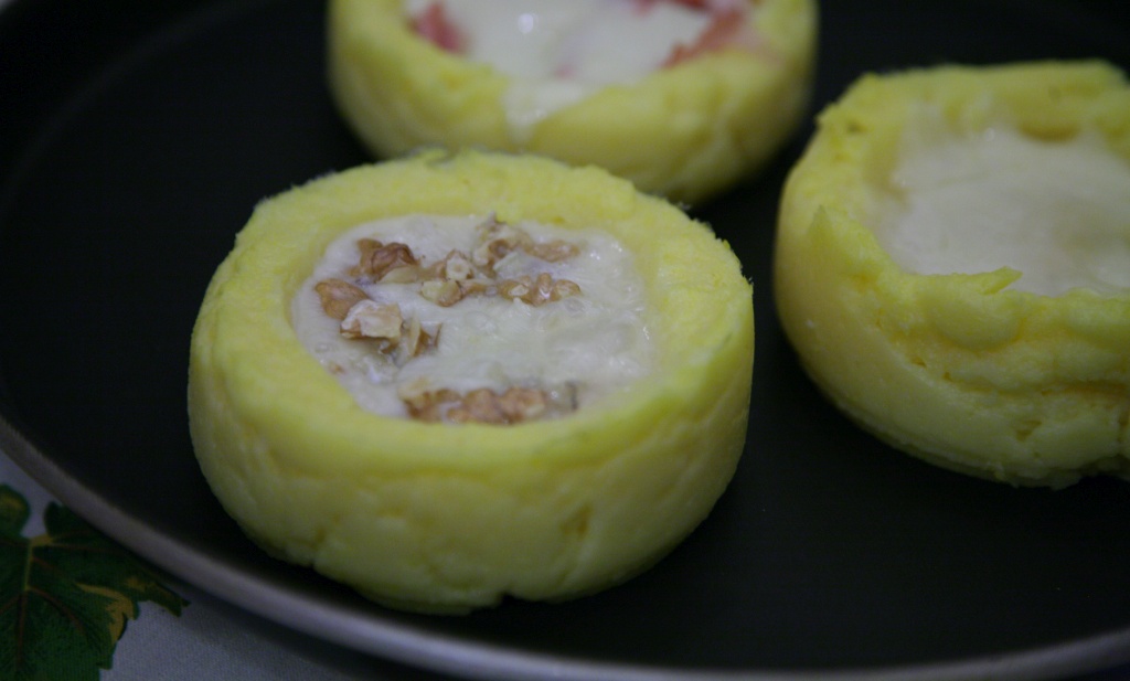 Vol au vent di polenta con gorgonzola e noci Vol au vent di polenta con gorgonzola e noci